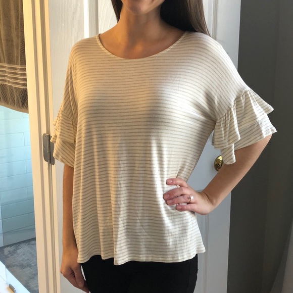 Francesca’s Ruffle Top - Picture 2 of 8